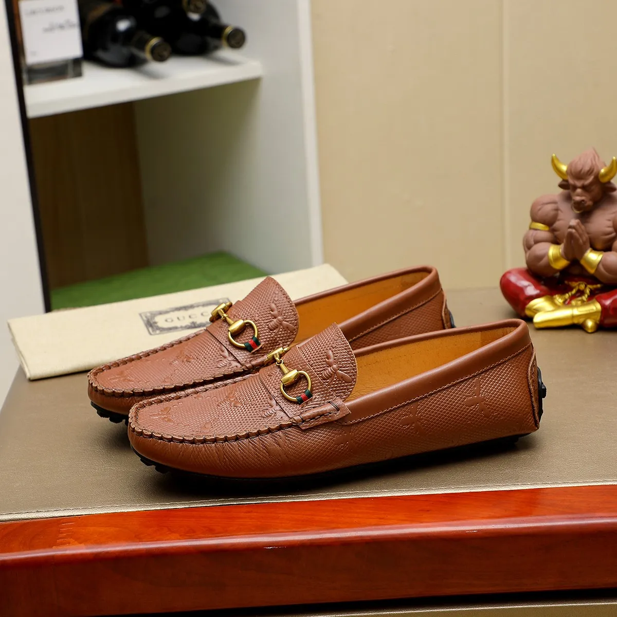 Men's shoes💰380💰🕷🕷️【 GUCCI 】Gucci's best-selling trendy men's casual slip-on shoes 🇨🇳Official website original 1:1 mold 💯Original quality, fine workmanship ☘Fashionable and versatile, perfect shape, comfortable on the feet 🍓Trendy men's recommended model, imported cowhide on the top layer 🎋High-quality pigskin lining, rubber wear-resistant and non-slip outsole, high-end atmosphere, worth owning 🍉Optional 38-44